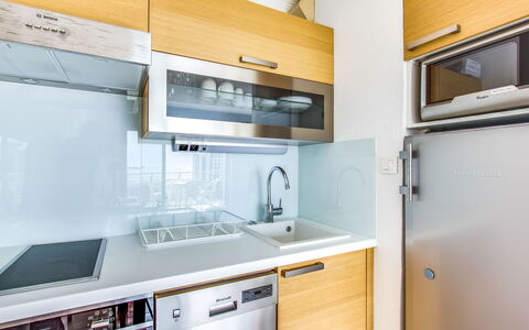 Les Rivages de Rochelongue: Eigentum, Zimmer, Küche, Cabinetry, Möbel, Gebäude, Haus, Grundeigentum, Interior Design, Wohnung
