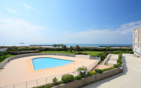 Cap D'Agde 280: Himmel, Wolke, Wasser, Pflanze, Eigentum, Gebäude, Schatten, Grundstueck, Die Architektur, Schwimmbad