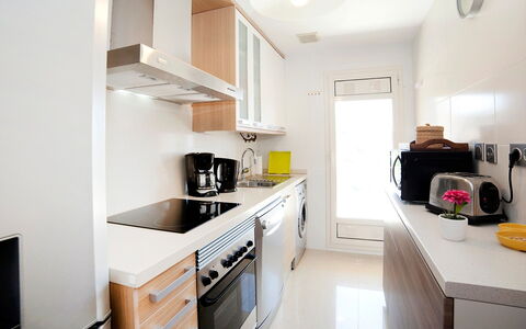 Calpe Calp 907: Countertop, Eigentum, Zimmer, Möbel, Küche, Interior Design, Cabinetry, Gebäude, Fussboden, Haus