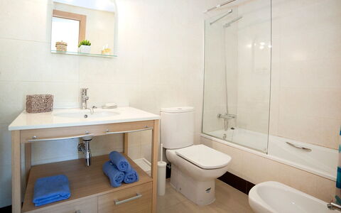 Calpe Calp 907: Badezimmer, Eigentum, Zimmer, Interior Design, Möbel, Armatur, Gebäude, Fussboden, Die Architektur, Grundeigentum