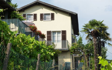 Al Ronchetto: Pflanze, Himmel, Gebäude, Fenster, Wolke, Haus, Baum, Grundstueck, Hütte, Nachbarschaft