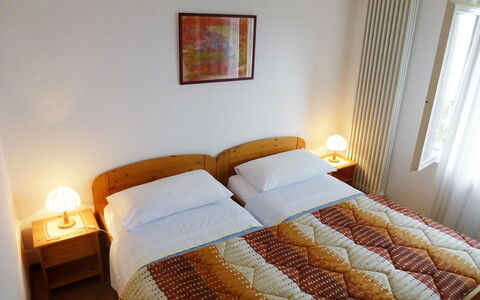 Al Ronchetto: Schlafzimmer, Bett, Zimmer, Möbel, Bettdecke, Eigentum, Bettrahmen, Bedding, Interior Design, Bettwäsche