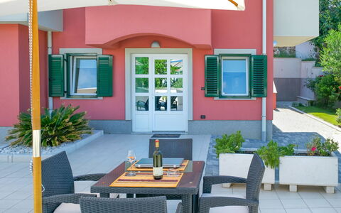 Rab Rab 220: Haus, Eigentum, Gebäude, Zimmer, Möbel, Interior Design, Zuhause, Terrasse, Tabelle, Hinterhof