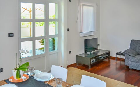 Rab Rab 220: Zimmer, Eigentum, Wohnzimmer, Möbel, Interior Design, Gebäude, Kaffetisch, Haus, Tabelle, Fussboden