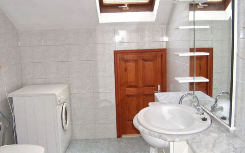 Margita: Badezimmer, Eigentum, Zimmer, Toilette, Toilleten Sitz, Armatur, Fliese, Fussboden, Interior Design, Die Architektur