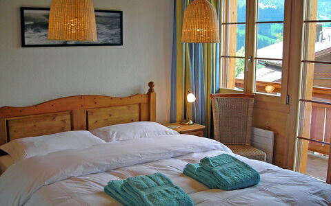 Chalet Pfingsteggblick: Schlafzimmer, Möbel, Bett, Zimmer, Bettdecke, Bettrahmen, Matratze, Eigentum, Bedding, Interior Design