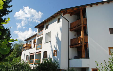 Flims 420: Himmel, Pflanze, Gebäude, Eigentum, Fenster, Wolke, Die Architektur, Urban Design, Baum