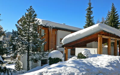 Flims 420: Himmel, Schnee, Gebäude, Eigentum, Pflanze, Baum, Steigung, Haus, Lärche, Ast
