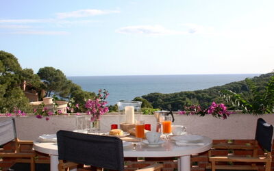Begur 760: Eigentum, Restaurant, Resort, Urlaub, Himmel, Tourismus, Tabelle, Grundeigentum, Haus, Meer