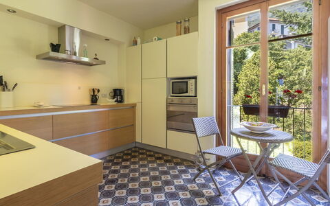 Residenza del Pascià: Flooring, Interior Design, Fussboden, Küche, Countertop, Möbel, Küchengerät, Holz, Cabinetry, Major Appliance