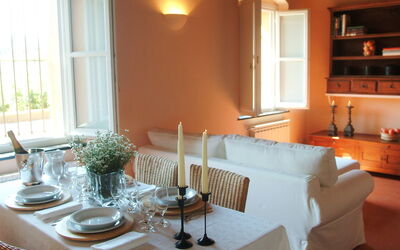 Felicita e Pietro 200.5: Zimmer, Eigentum, Interior Design, Möbel, Wohnzimmer, Tabelle, Gebäude, Grundeigentum, Haus, Restaurant