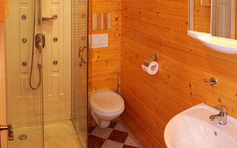Tanvald 10: Badezimmer, Zimmer, Eigentum, Toilette, Armatur, Fliese, Wand, Fussboden, Toilleten Sitz, Haus