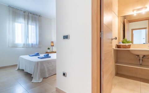 Empuriabrava 122: Zimmer, Eigentum, Badezimmer, Gebäude, Interior Design, Fussboden, Möbel, Suite, Haus, Fliese