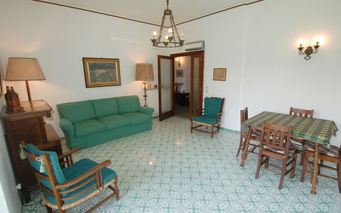 Riviera Massa: Zimmer, Möbel, Eigentum, Interior Design, Türkis, Wohnzimmer, Gebäude, Fussboden, Tabelle, Grundeigentum