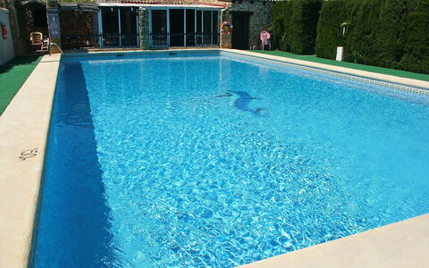Etxe Zuri: Schwimmbad, Wasser, Eigentum, Freizeit, Azurblau, Grundeigentum, Ferienort, Urlaub, Rechteck, Gras