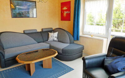 Meeresperle 158.1: Zimmer, Möbel, Eigentum, Wohnzimmer, Interior Design, Haus, Gebäude, Tabelle, Couch, Grundeigentum