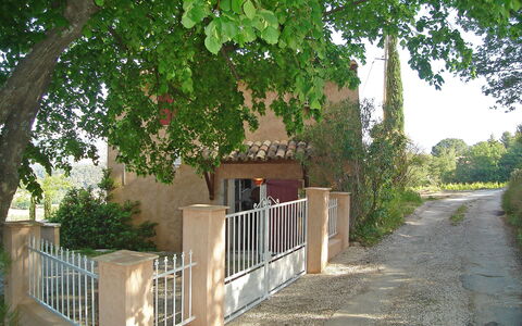 Les Vignes: Eigentum, Haus, Baum, Gebäude, Hütte, Grundeigentum, Zuhause, Die Architektur, Landschaft, Pflanze