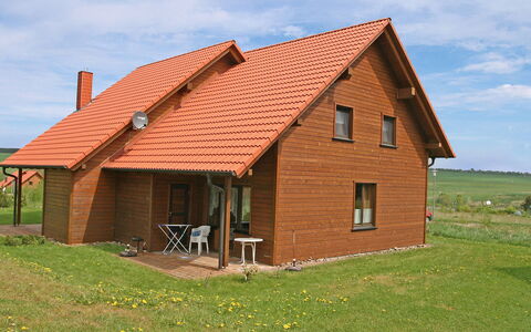 Funke: Wolke, Himmel, Gebäude, Fenster, Pflanze, Holz, Natürliche Landschaft, Haus, Grundstueck, Gras