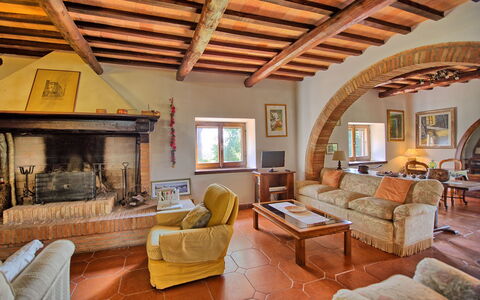 Casale Giulio: Wohnzimmer, Zimmer, Eigentum, Gebäude, Interior Design, Möbel, Haus, Decke, Strahl, Zuhause