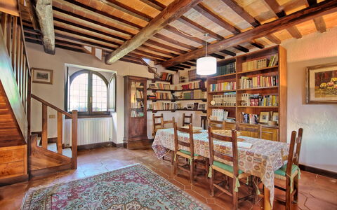 Casale Giulio: Eigentum, Zimmer, Gebäude, Decke, Interior Design, Strahl, Haus, Grundeigentum, Estate, Möbel