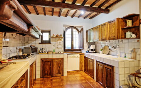 Casale Giulio: Countertop, Zimmer, Eigentum, Küche, Gebäude, Möbel, Cabinetry, Interior Design, Haus, Decke