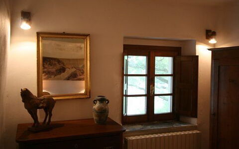 Panzalla: Zimmer, Eigentum, Interior Design, Haus, Möbel, Gebäude, Fenster, Hartholz, Die Architektur, Holz