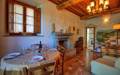 Chiesa: Zimmer, Eigentum, Gebäude, Möbel, Interior Design, Haus, Grundeigentum, Tabelle, Zuhause, Wohnzimmer