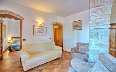 Fienile: Zimmer, Eigentum, Möbel, Gebäude, Interior Design, Grundeigentum, Haus, Wohnzimmer, Fussboden, Schlafzimmer