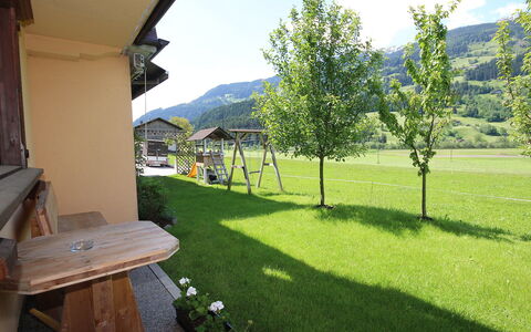 Christoph: Eigentum, Grün, Gras, Natürliche Landschaft, Grundeigentum, Rasen, Haus, Baum, Garten, Gebäude