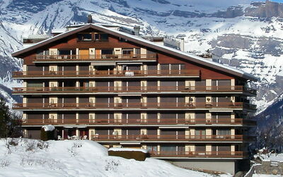 Nendaz 571: Schnee, Gebäude, Berg, Daytime, Eigentum, Himmel, Weiss, Holz, Steigung, Welt