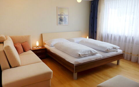 Appartmenthaus Skyline 309: Möbel, Bett, Zimmer, Interior Design, Schlafzimmer, Matratze, Eigentum, Bettrahmen, Fussboden, Wand