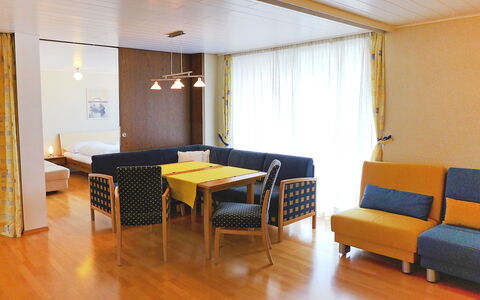 Appartmenthaus Skyline 309: Tabelle, Möbel, Eigentum, Couch, Komfort, Holz, Gebäude, Interior Design, Die Architektur, Studio Couch