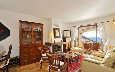 La Colina: Zimmer, Eigentum, Möbel, Wohnzimmer, Interior Design, Gebäude, Fussboden, Grundeigentum, Tabelle, Haus