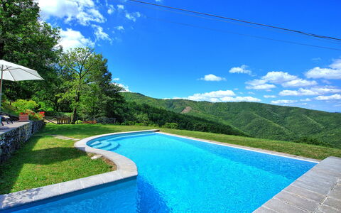 Villa Margherita: Schwimmbad, Eigentum, Natürliche Landschaft, Haus, Grundeigentum, Estate, Freizeit, Villa, Gebäude, Resort