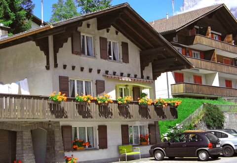 Grindelwald 104: Auto, Himmel, Rad, Eigentum, Gebäude, Pflanze, Fahrzeug, Fenster, Haus