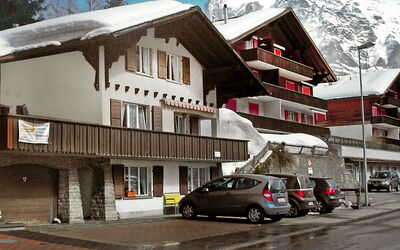 Grindelwald 104: Auto, Himmel, Eigentum, Schnee, Fenster, Fahrzeug, Berg, Gebäude