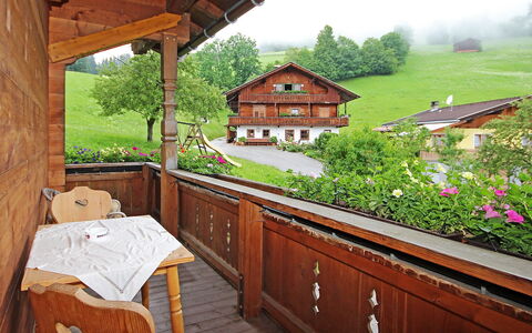 Fügen 400: Eigentum, Zimmer, Gebäude, Haus, Möbel, Grundeigentum, Zuhause, Gras, Landschaft, Hütte