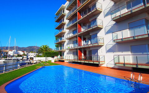 Cap Mestral: Wasser, Gebäude, Daytime, Eigentum, Himmel, Schwimmbad, Azurblau, Blau, Pflanze, Urban Design