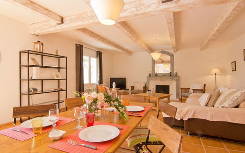 L'Olivier: Zimmer, Eigentum, Interior Design, Gebäude, Möbel, Wohnzimmer, Decke, Tabelle, Esszimmer, Haus