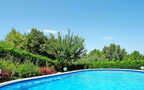 L'Antica Chiesa: Schwimmbad, Eigentum, Freizeit, Grundeigentum, Wasser, Haus, Urlaub, Baum, Sommer, Zuhause