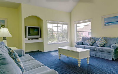 Kissimmee 180: Zimmer, Möbel, Eigentum, Wohnzimmer, Interior Design, Blau, Grün, Gebäude, Fussboden, Grundeigentum