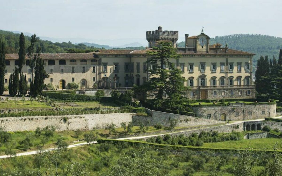 overlooking of the 17th century villa wich dominates the Estate