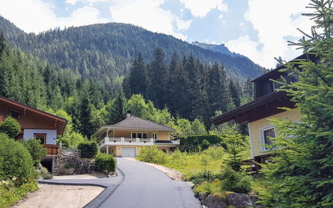 Steindlwald: Wolke, Himmel, Pflanze, Berg, Eigentum, Gebäude, Natur, Natürliche Landschaft, Haus, Hochland