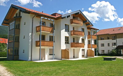 Ruhpolding 100: Himmel, Wolke, Gebäude, Pflanze, Eigentum, Fenster, Baum, Haus, Grundstueck, Die Architektur