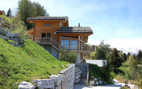 Chalet Aquarius: Eigentum, Haus, Gebäude, Die Architektur, Berg, Baum, Zuhause, Grundeigentum, Himmel, Estate