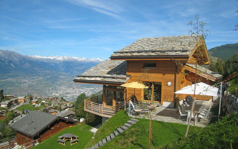 Chalet Aquarius: Bergdorf, Berg, Bergstation, Eigentum, Bergforms, Himmel, Natürliche Landschaft, Haus, Gebirge, Gebäude