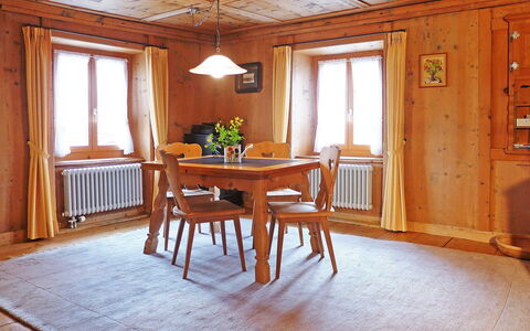 Ferienhaus Döss: Zimmer, Möbel, Eigentum, Fussboden, Gebäude, Interior Design, Tabelle, Decke, Haus, Zuhause