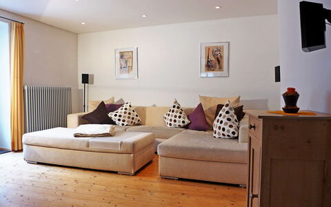Ferienhaus Döss: Möbel, Zimmer, Eigentum, Interior Design, Wohnzimmer, Fussboden, Holzboden, Laminatboden, Wand, Decke