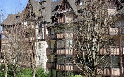 Deauville-Trouville 140: Menschliche Siedlung, Wohnung, Eigentumswohnung, Hotel, Schwimmbad, Resort, Ferienort