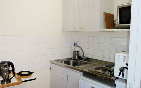 La Toussuire 260: Zapfhahn, Spüle, Sinken, Cabinetry, Eigentum, Armatur, Herd, Countertop, Küche, Interior Design